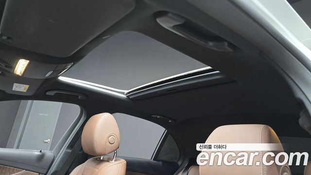 Mercedes-Benz E-Class 2022 — photo 35