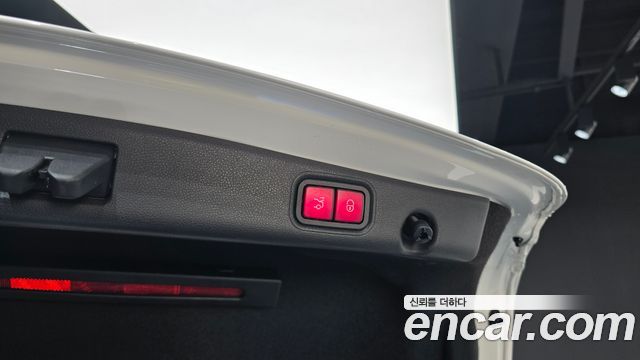 Mercedes-Benz E-Class 2022 — photo 36