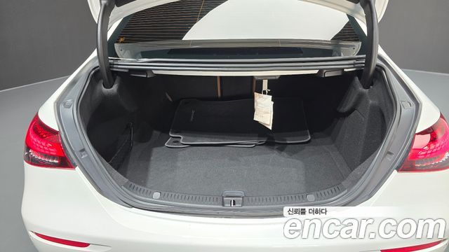 Mercedes-Benz E-Class 2022 — photo 37