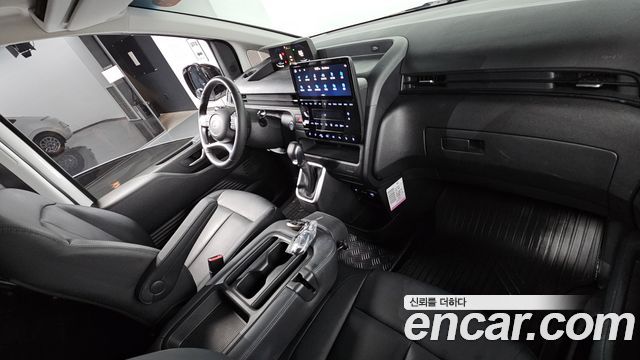 Hyundai Staria 2025 — photo 10