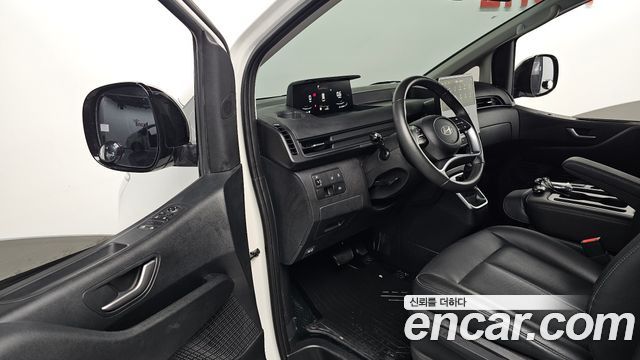 Hyundai Staria 2025 — photo 13