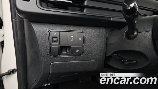 Hyundai Staria 2025 — photo 22
