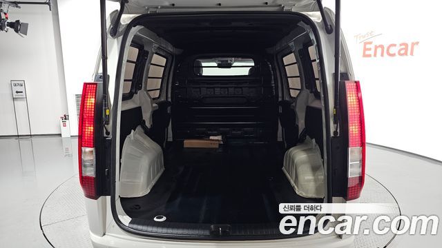 Hyundai Staria 2025 — photo 26