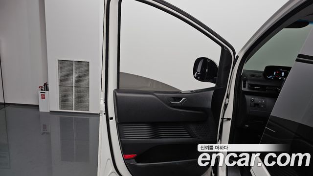 Hyundai Staria 2025 — photo 14