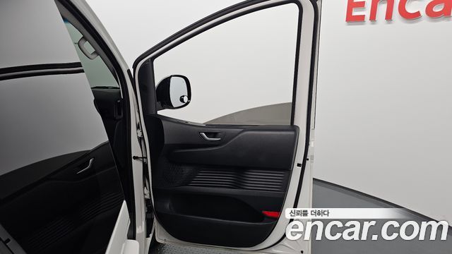 Hyundai Staria 2025 — photo 15