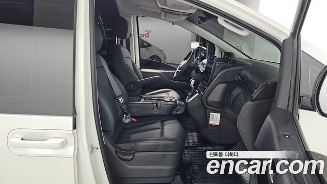 Hyundai Staria 2025 — photo 16