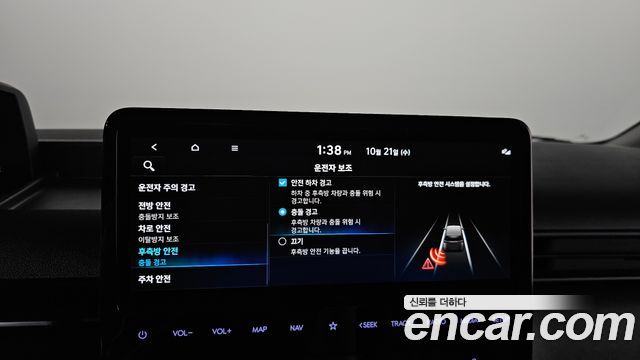 Hyundai Staria 2025 — photo 30