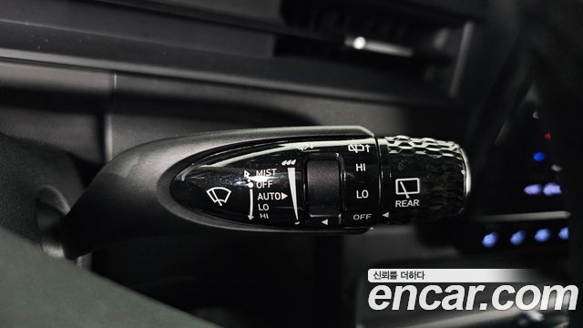 Hyundai Staria 2025 — photo 32