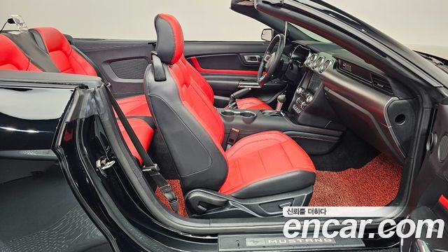Ford Mustang 2020 — photo 11