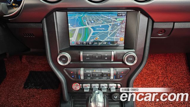 Ford Mustang 2020 — photo 13