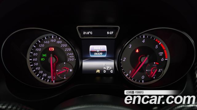 Mercedes-Benz GLA-Class 2016 — photo 11