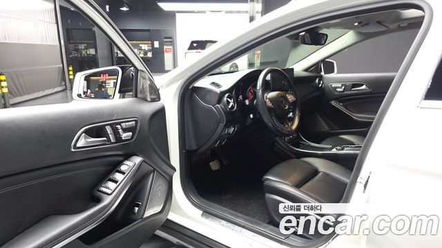 Mercedes-Benz GLA-Class 2016 — photo 13
