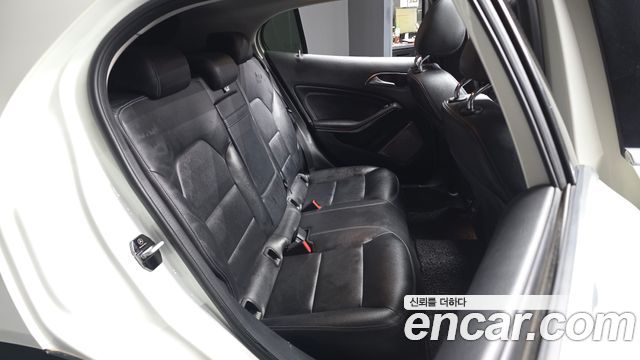 Mercedes-Benz GLA-Class 2016 — photo 18