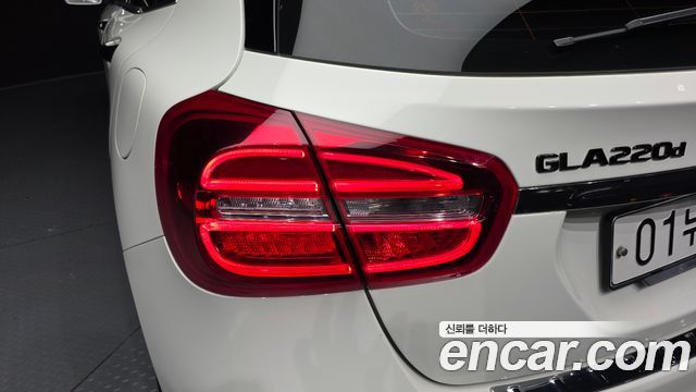 Mercedes-Benz GLA-Class 2016 — photo 9