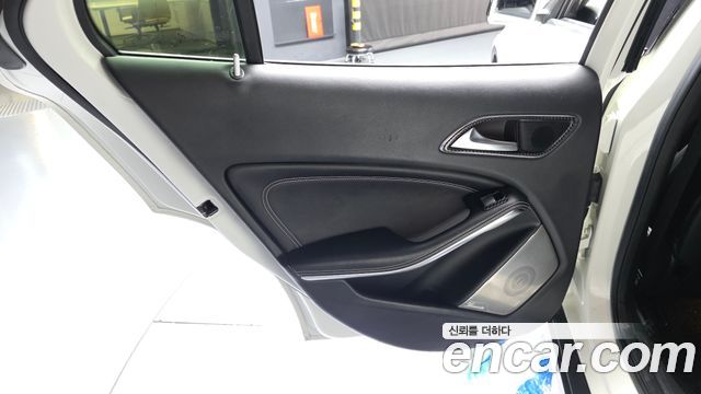 Mercedes-Benz GLA-Class 2016 — photo 15