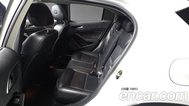 Mercedes-Benz GLA-Class 2016 — photo 16