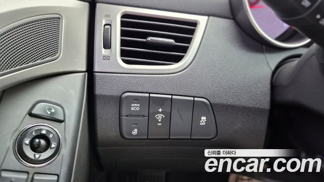 Hyundai AVANTE 2014 — photo 10