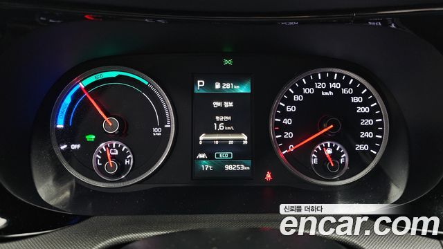 Kia K5 2023 — photo 11