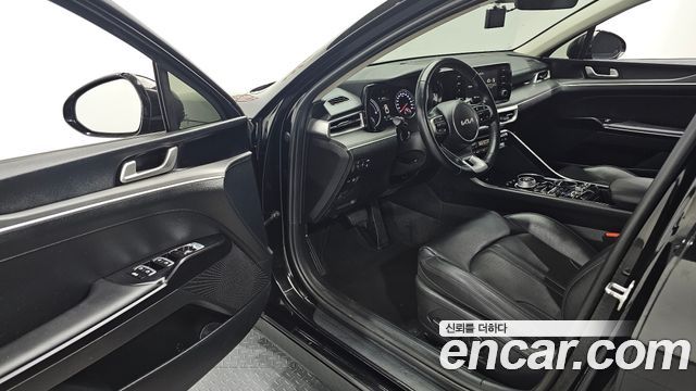 Kia K5 2023 — photo 17