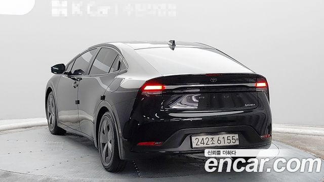 Toyota Prius 2024 — photo 2