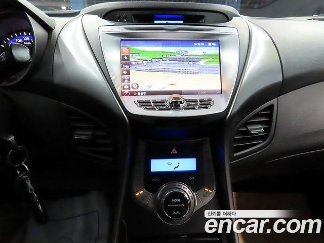 Hyundai AVANTE 2013 — photo 12