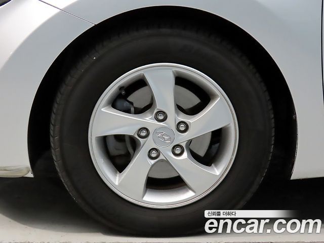 Hyundai AVANTE 2013 — photo 20