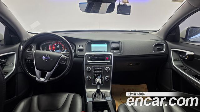 Volvo S60 2016 — photo 11