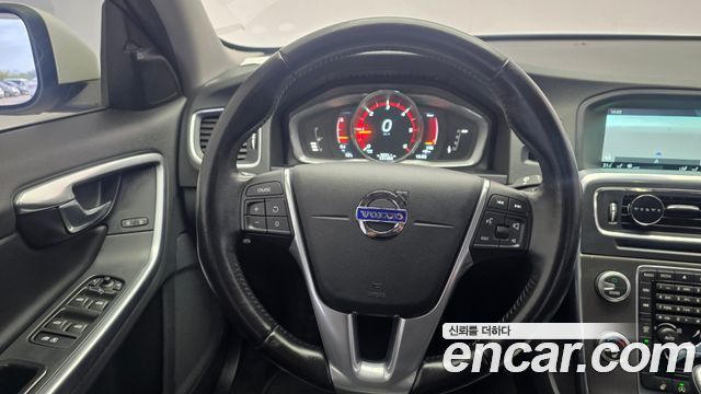 Volvo S60 2016 — photo 12