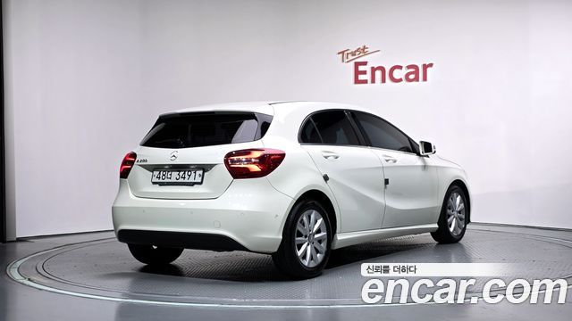 Mercedes-Benz A-Class 2017 — photo 2