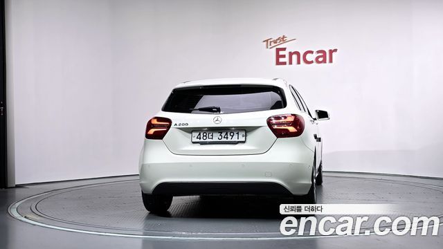 Mercedes-Benz A-Class 2017 — photo 4