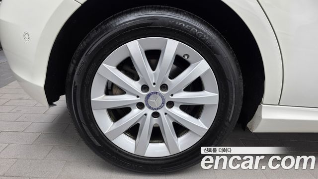 Mercedes-Benz A-Class 2017 — photo 5