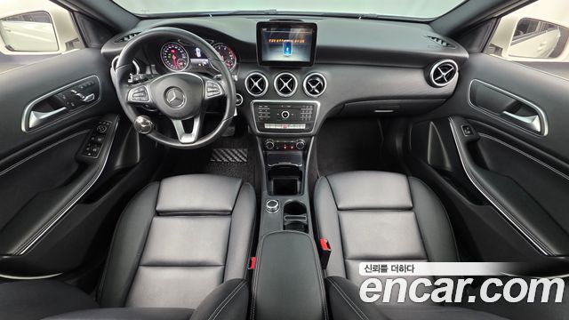 Mercedes-Benz A-Class 2017 — photo 7