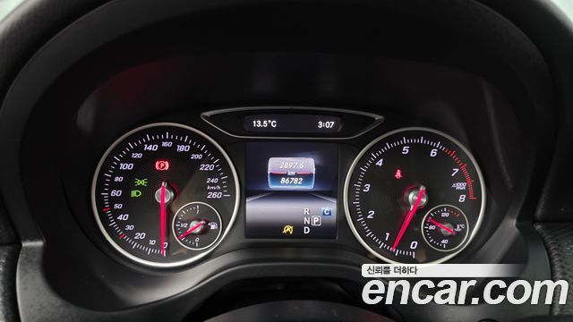 Mercedes-Benz A-Class 2017 — photo 8