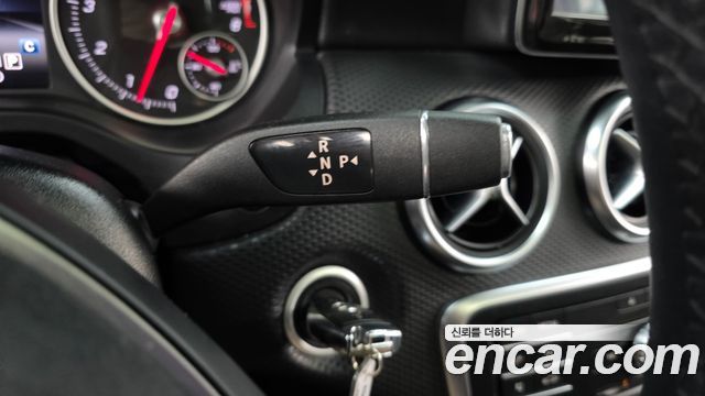 Mercedes-Benz A-Class 2017 — photo 9