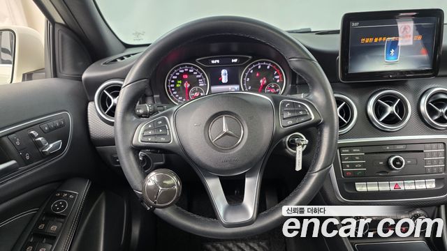 Mercedes-Benz A-Class 2017 — photo 13