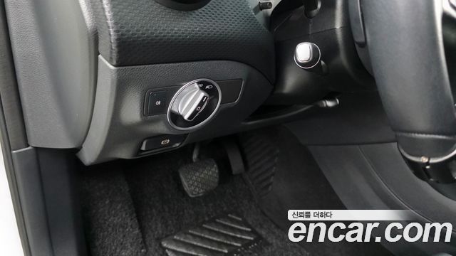 Mercedes-Benz A-Class 2017 — photo 18
