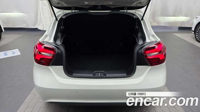 Mercedes-Benz A-Class 2017 — photo 20
