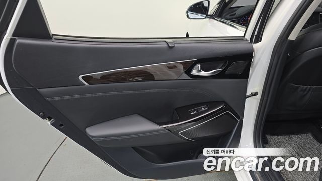 Kia K7 2019 — photo 15