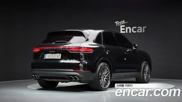 Porsche Cayenne 2023 — photo 2
