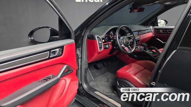 Porsche Cayenne 2023 — photo 10