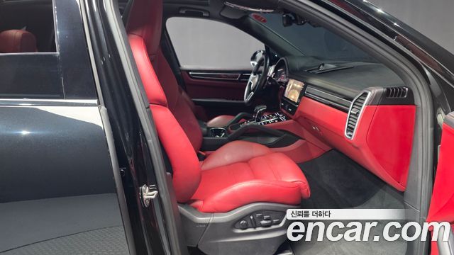 Porsche Cayenne 2023 — photo 11