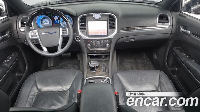 Chrysler 300C 2012 — photo 10