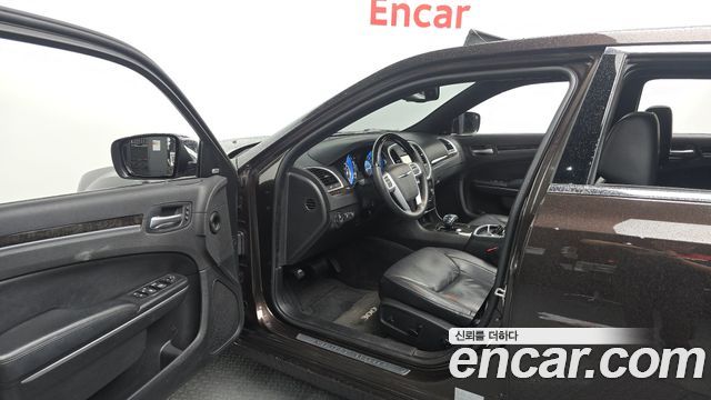 Chrysler 300C 2012 — photo 13