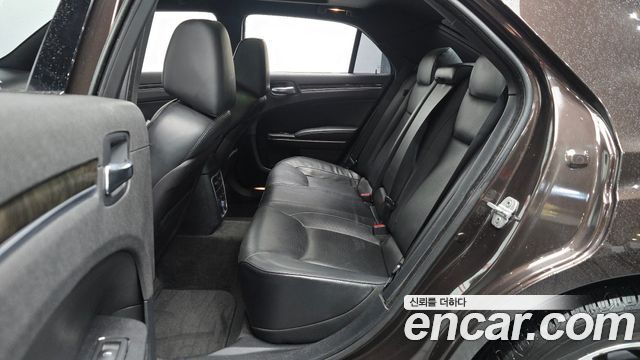 Chrysler 300C 2012 — photo 18