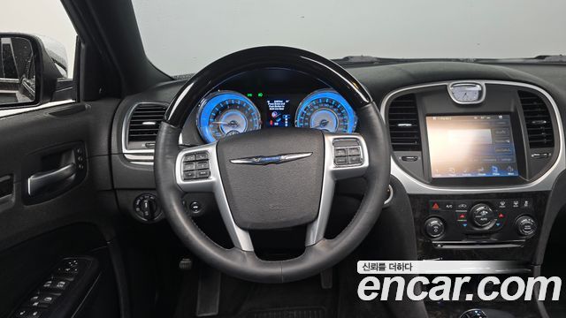 Chrysler 300C 2012 — photo 19