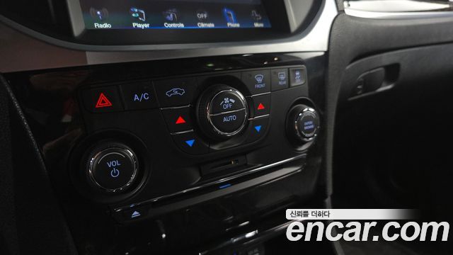Chrysler 300C 2012 — photo 23