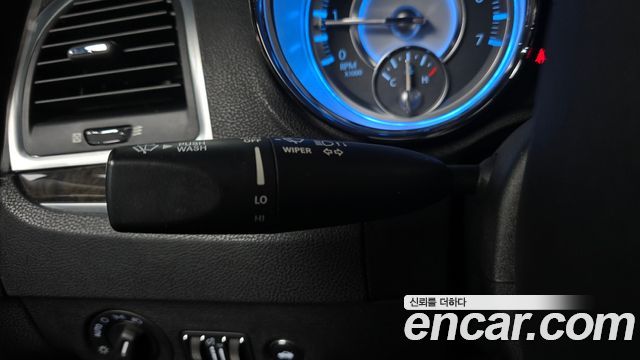 Chrysler 300C 2012 — photo 25