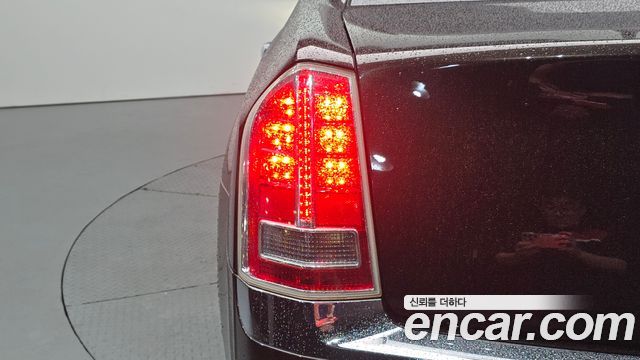 Chrysler 300C 2012 — photo 9