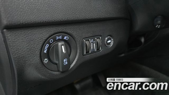 Chrysler 300C 2012 — photo 29