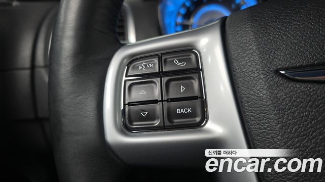 Chrysler 300C 2012 — photo 30